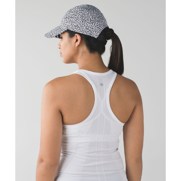 Lululemon Run Lightweight Cap Hat Black White NWOT - Picture 2 of 12